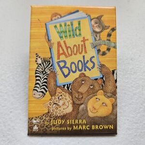 Vintage 2004 Pinback Button Wild About Books Marc Brown Childrens Book